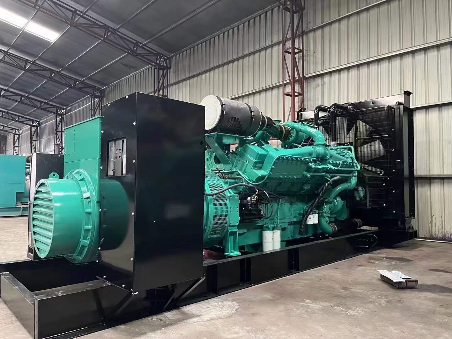 洛宁如何降低 800kW 柴油发电机输出电流的波动？
